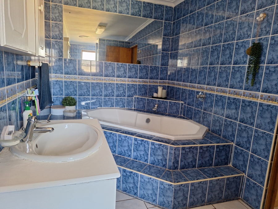 To Let 5 Bedroom Property for Rent in Retief Eastern Cape